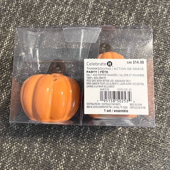 NIB Pumpkin Ceramic Salt & Pepper Shakers - Picture 2 of 2
